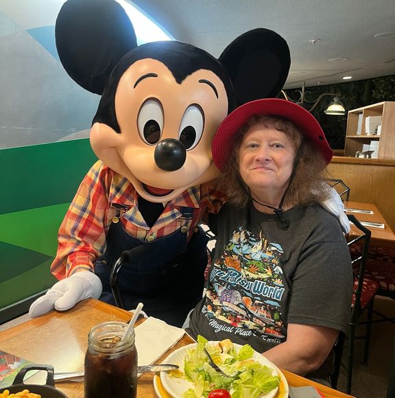 Meet your Posher, Vicky - Picture 1 of 1